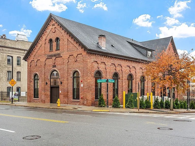 Building Photo - 205 Summer St