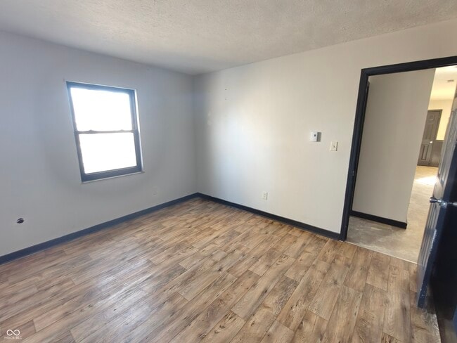 Building Photo - 5791 N Vinton Hills Dr