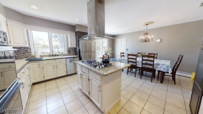 Building Photo - 827 Savitt Pl