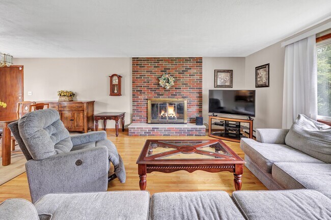 Building Photo - 15 Albert St