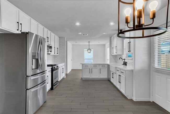 Building Photo - 15807 Little Miss Creek Dr