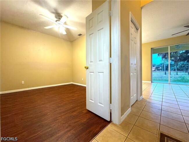 Building Photo - 117 Shadow Lakes Dr