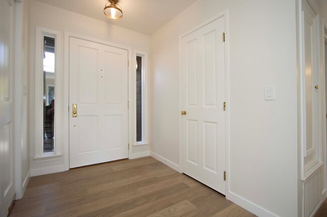 Building Photo - 4Bed/2Bath Home in  Kentfield with stellar...