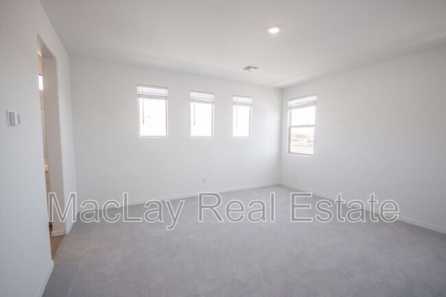 Building Photo - 21326 W Roanoke Ave