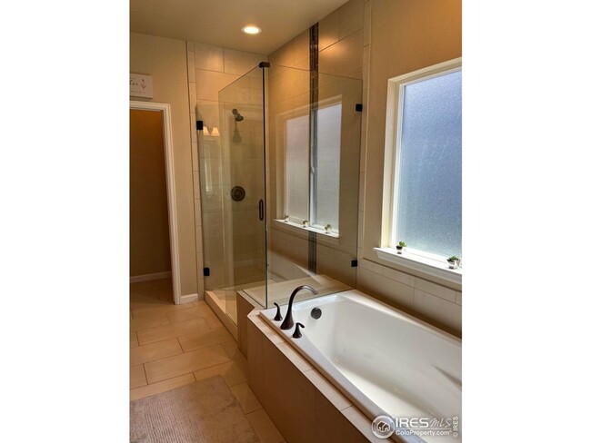 Building Photo - Renovated Milliken Home!