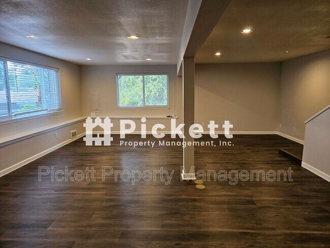 Building Photo - 290 Tahuyeh Pl W