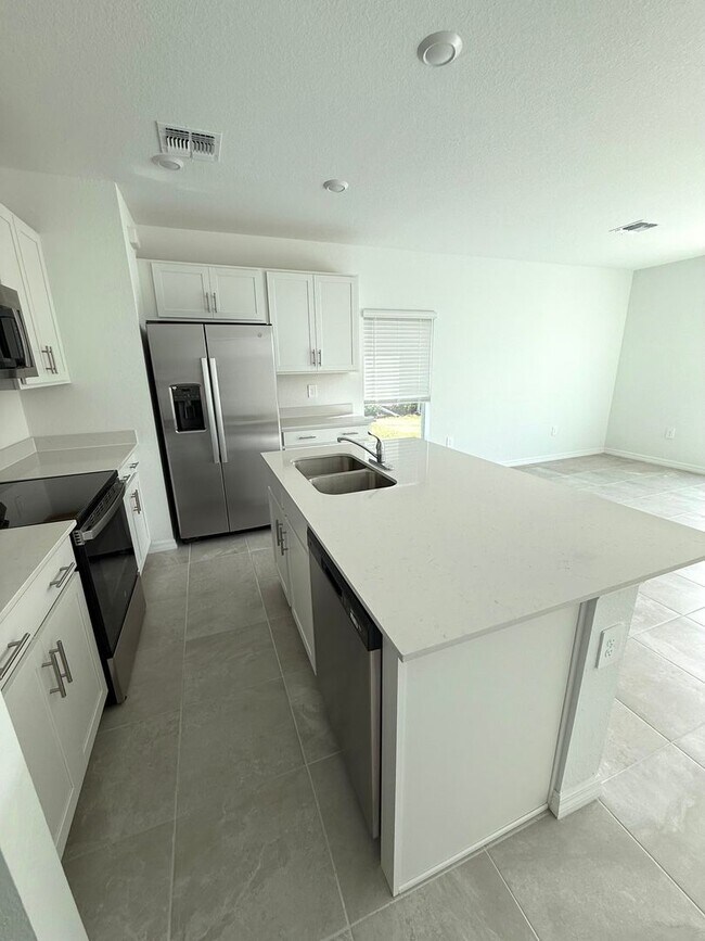 Building Photo - 3-Bed/ 2.5- Bath Modern Townhouse in Lakewood Ranch Premier Community- LOW MOVE-IN COSTS!