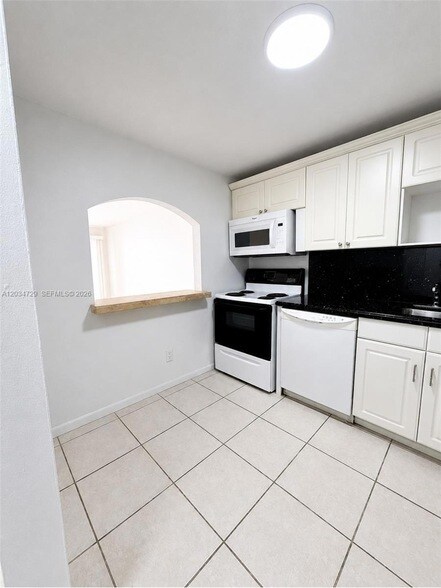 Building Photo - 13499 Biscayne Blvd
