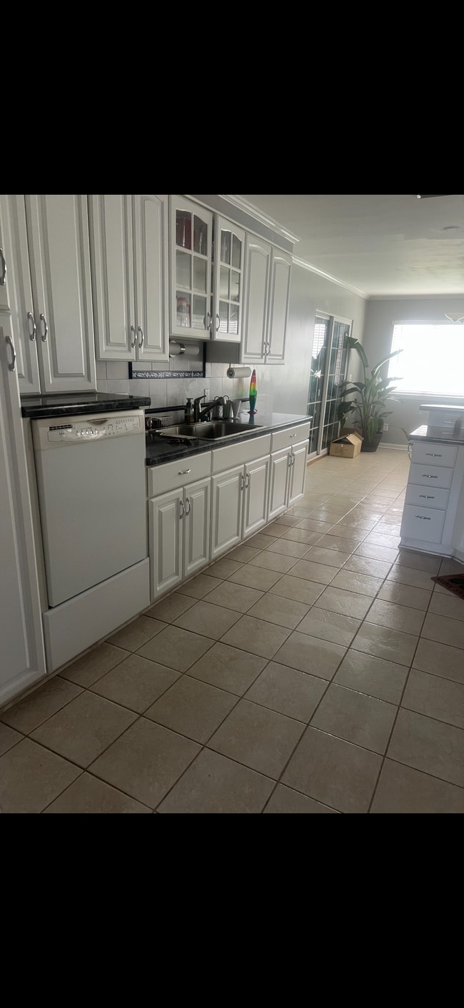 Building Photo - 400 E Emerald Dr