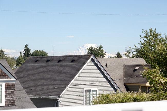 Building Photo - 636 North Prospect Street