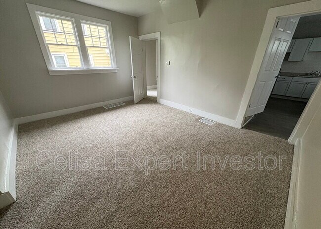 Building Photo - 710 3rd St