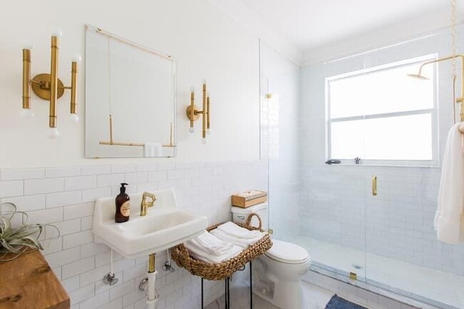 Building Photo - 717 Forest Hill Blvd