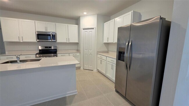 Building Photo - 3363 Alexander Dr