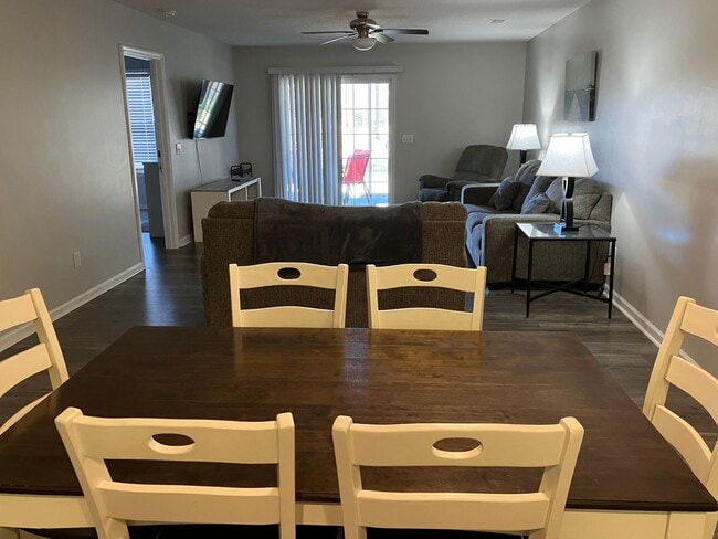 Building Photo - This is a 2 Bedroom, 2 Bathroom Completely...