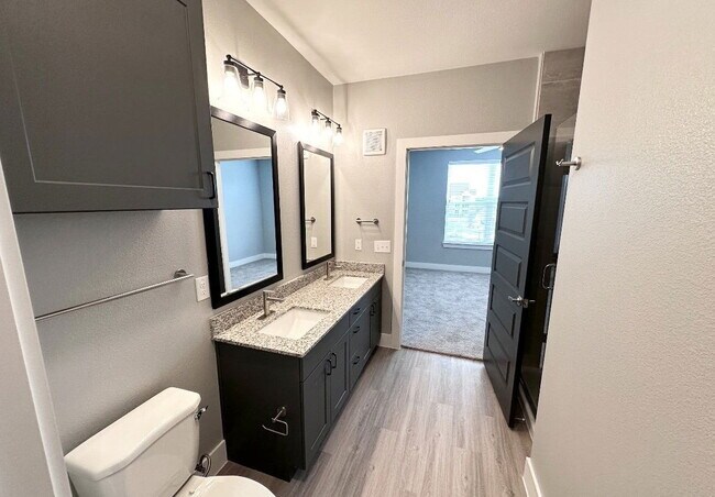 Building Photo - 5005 E Parmer Ln