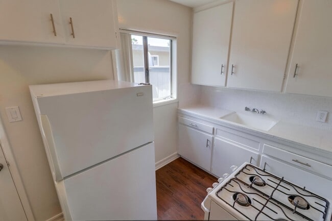 Building Photo - 1 Bed/1 Bath Pacific Beach