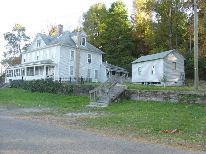Building Photo - 17360 Riverside Dr