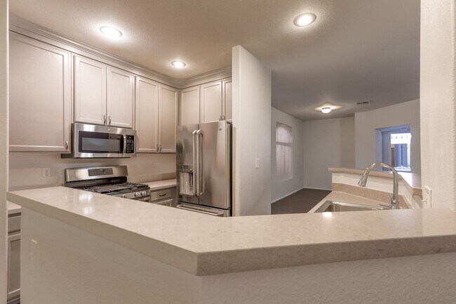 Building Photo - 2 Bedroom Condo In Guard Gated Summerlin C...