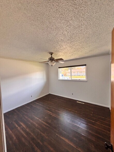 Building Photo - 521 Dorie Dr