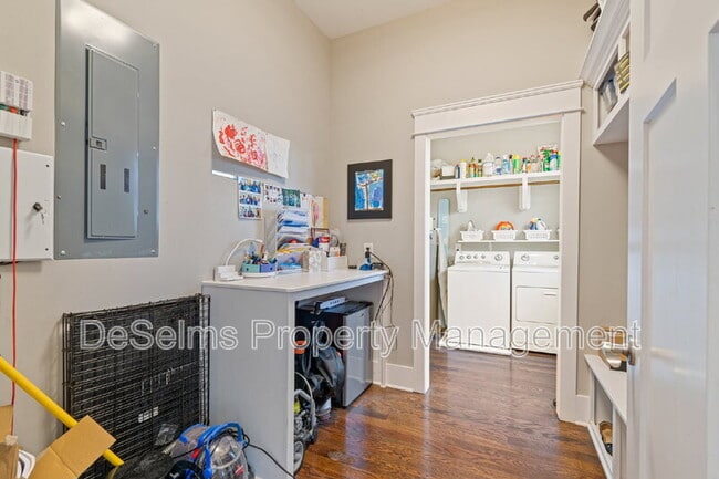 Building Photo - 980 Malquin Dr