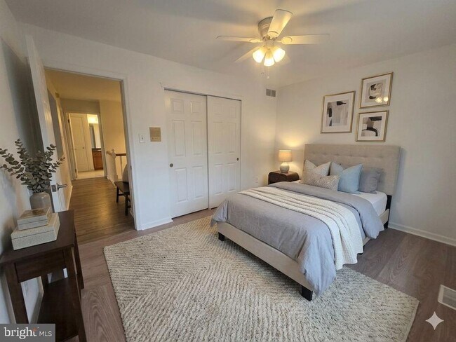 Building Photo - 138 Persimmon St