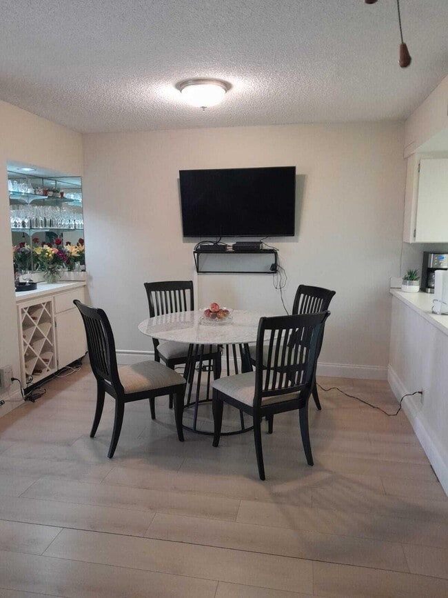 Building Photo - 1605 S US Hwy 1