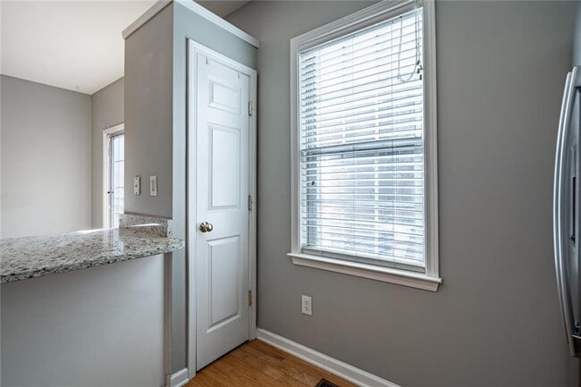 Building Photo - 2302 Towneheights Terrace SE