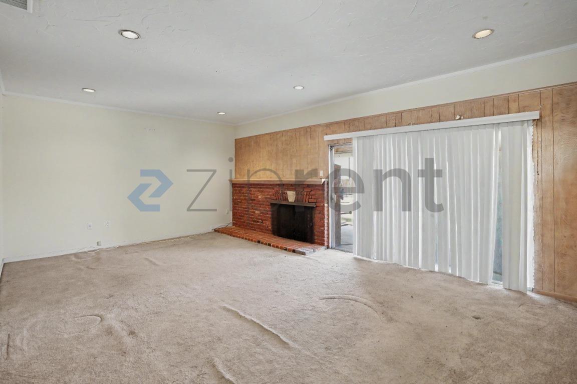 Building Photo - Unit