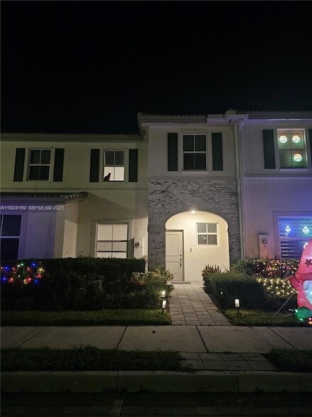 Building Photo - 2637 SE 17th St