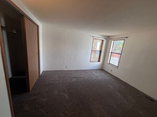 Building Photo - Country Setting 4-bedroom, 2-bathroom home!