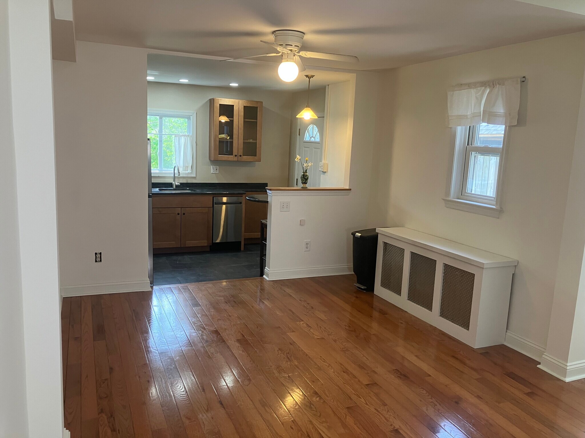 Building Photo - 430 E Franklin St