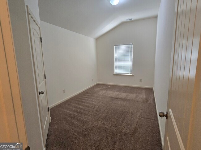 Building Photo - 2020 Beyers Landing Dr