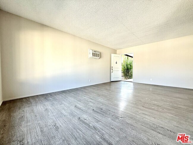 Building Photo - 854 S Sherbourne Dr
