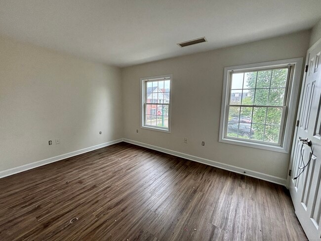 Building Photo - 49 Fairgate Dr
