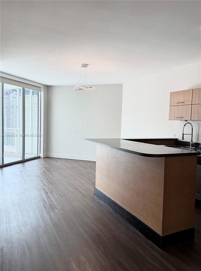 Building Photo - 350 S Miami Ave