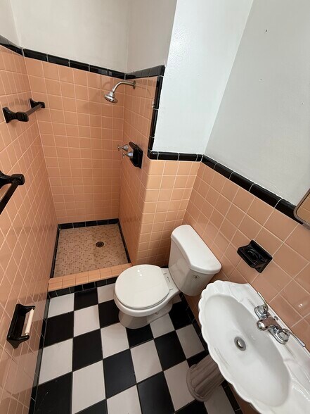 Building Photo - 69 E Seminole Ave