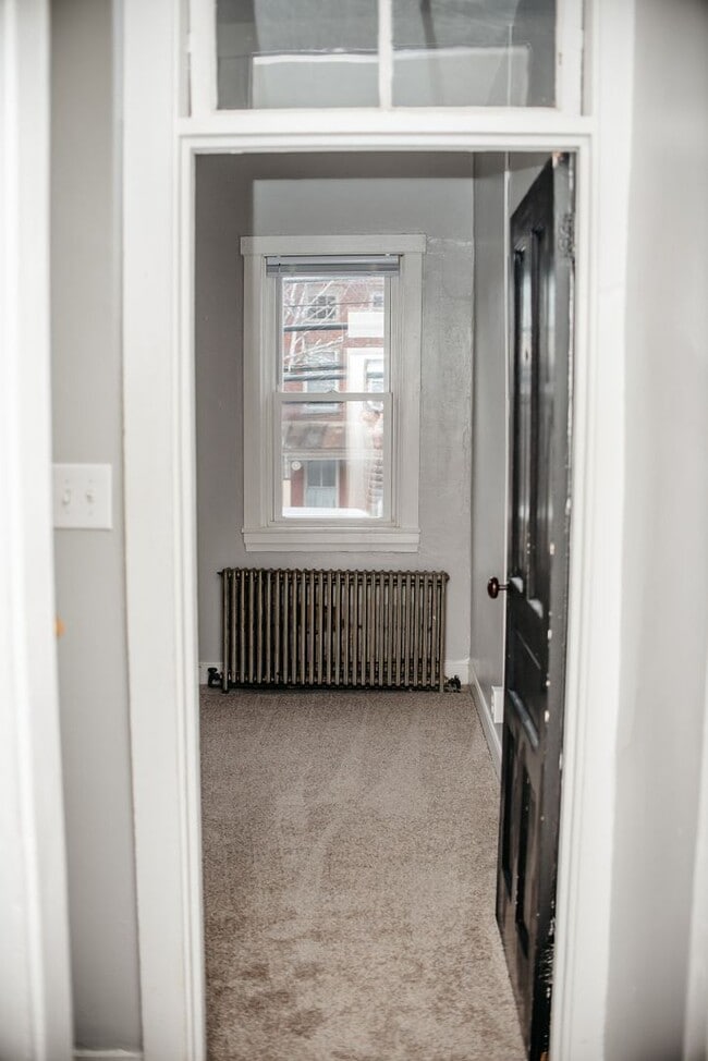 Building Photo - 26 E Main St