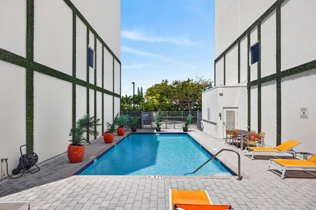 Building Photo - 1044 NE 18th Ave