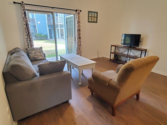 Building Photo - 1 Bedroom Condo