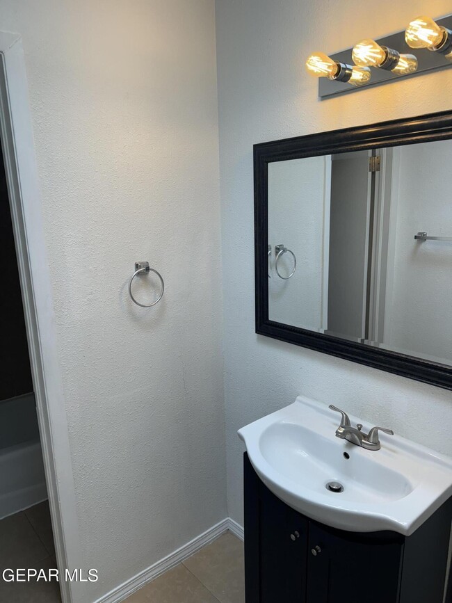 Building Photo - 3233 Isla Morada Dr