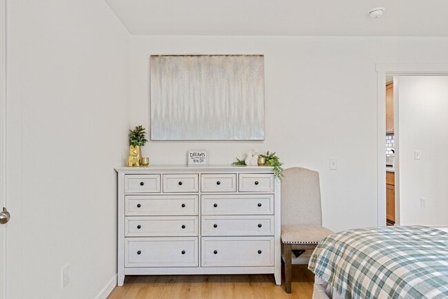 Building Photo - New Construction! Free first month rent