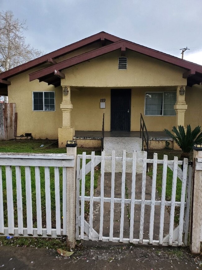 Building Photo - Home For Rent