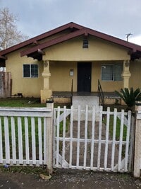 Building Photo - Home For Rent