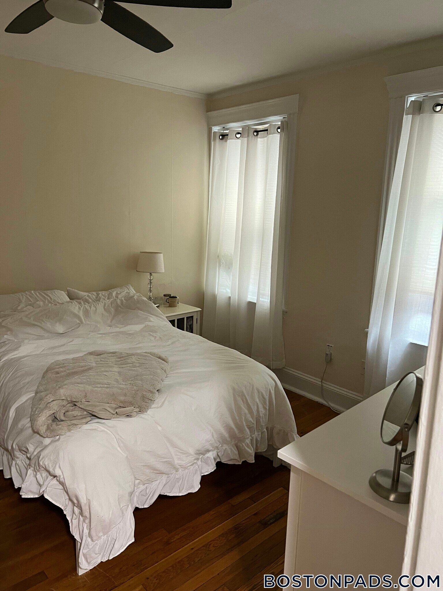 Building Photo - 364 Riverway