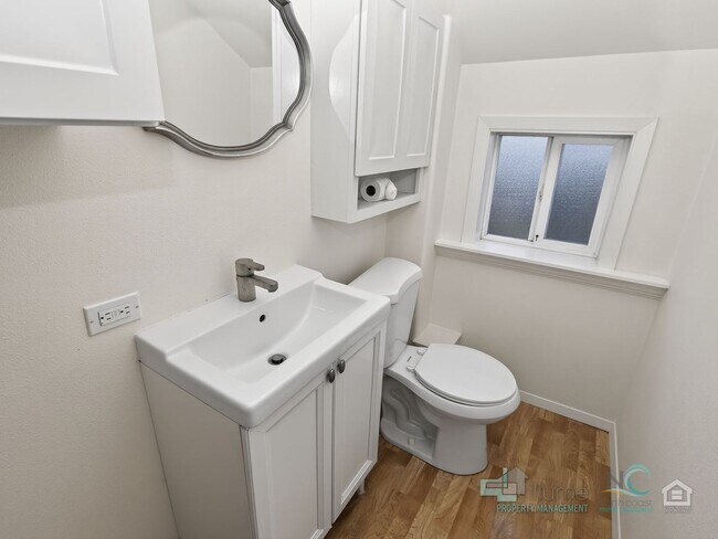 Building Photo - 849 1st Ave