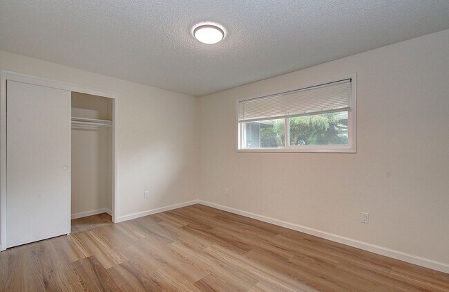 Building Photo - Heenan 2918-2920