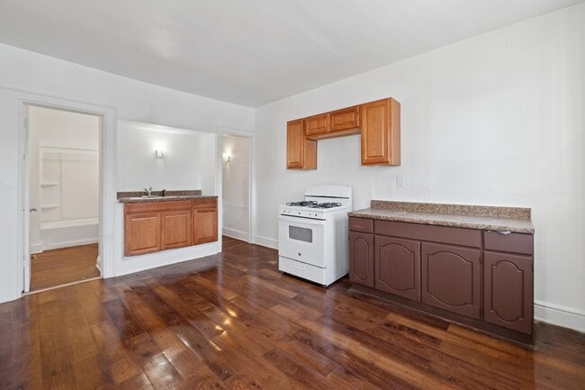 Building Photo - 1734 W Clarke St