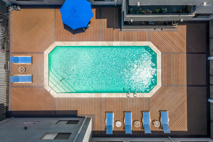 Building Photo - Club Riverside Apartments