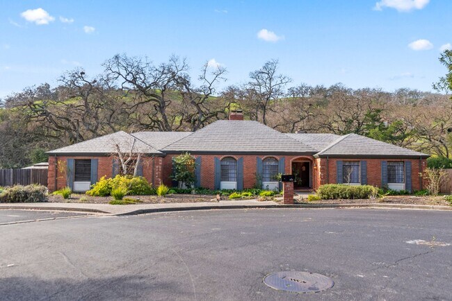 Building Photo - Beautiful big house with great school district. Gustavo Lopez AMSI