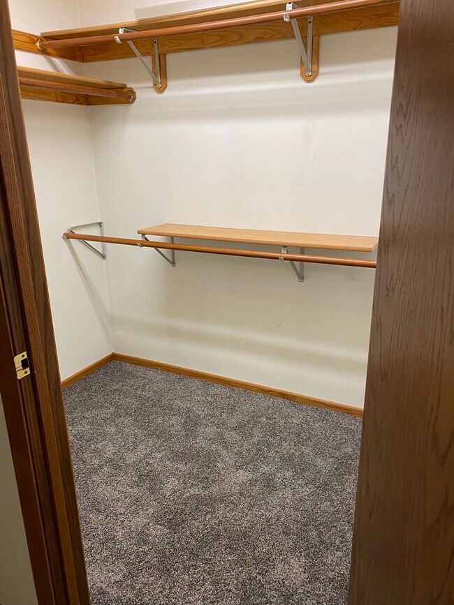 W.I.C. (walk in closet) - 1127 Glenn Pl